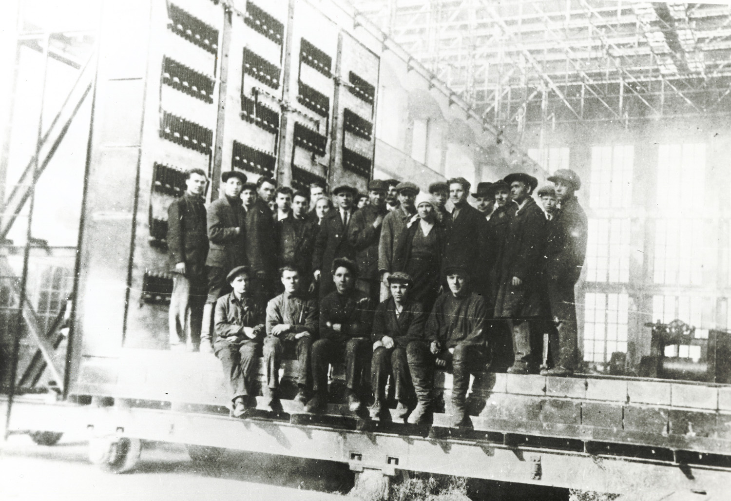 Бригада слюсарів складального цеху 1933 рік