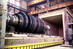 Heat treatment of the rotor of a steam turbine in a chamber electric furnace