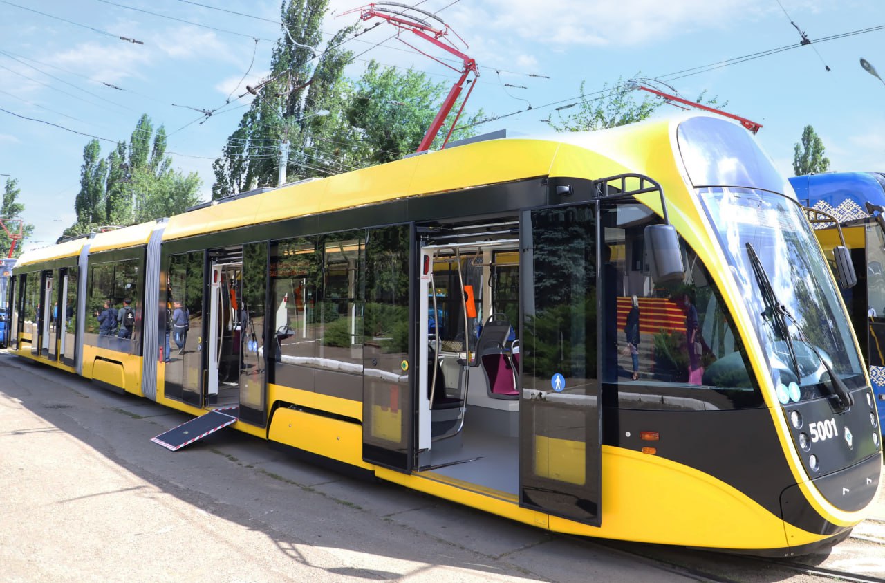 Трамвай на вулицях Київа з двигунами АД933У1, виготовленими на АТ 