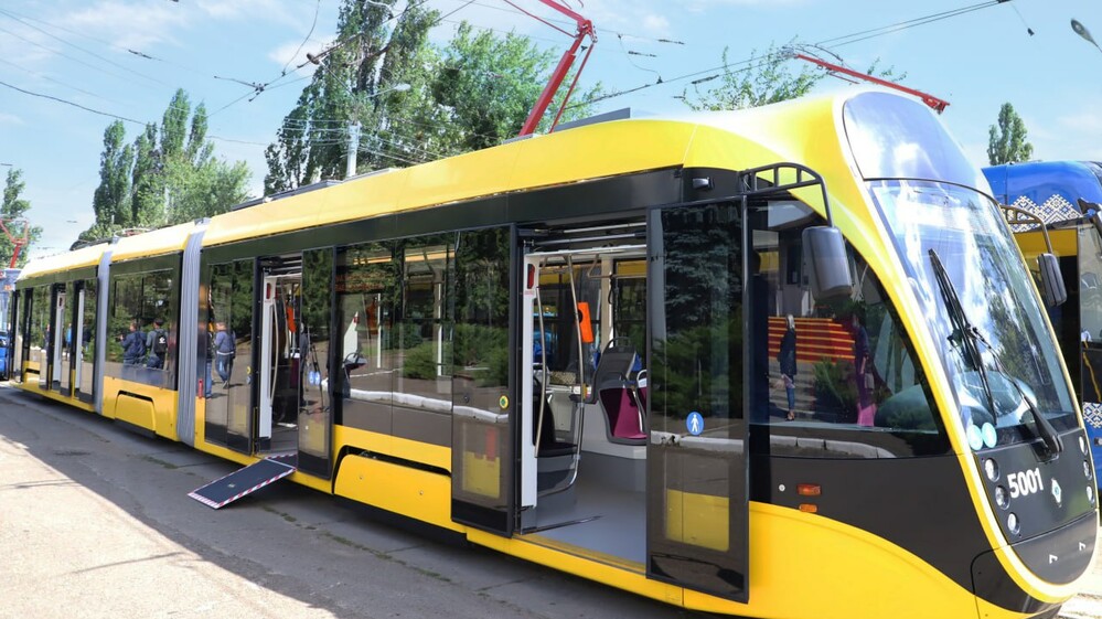 Трамвай на вулицях Києва з двигунами 118 марки, виготовленими на АТ 