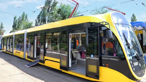 Трамвай на вулицях Київа з двигунами 118 марки, виготовленими на АТ 